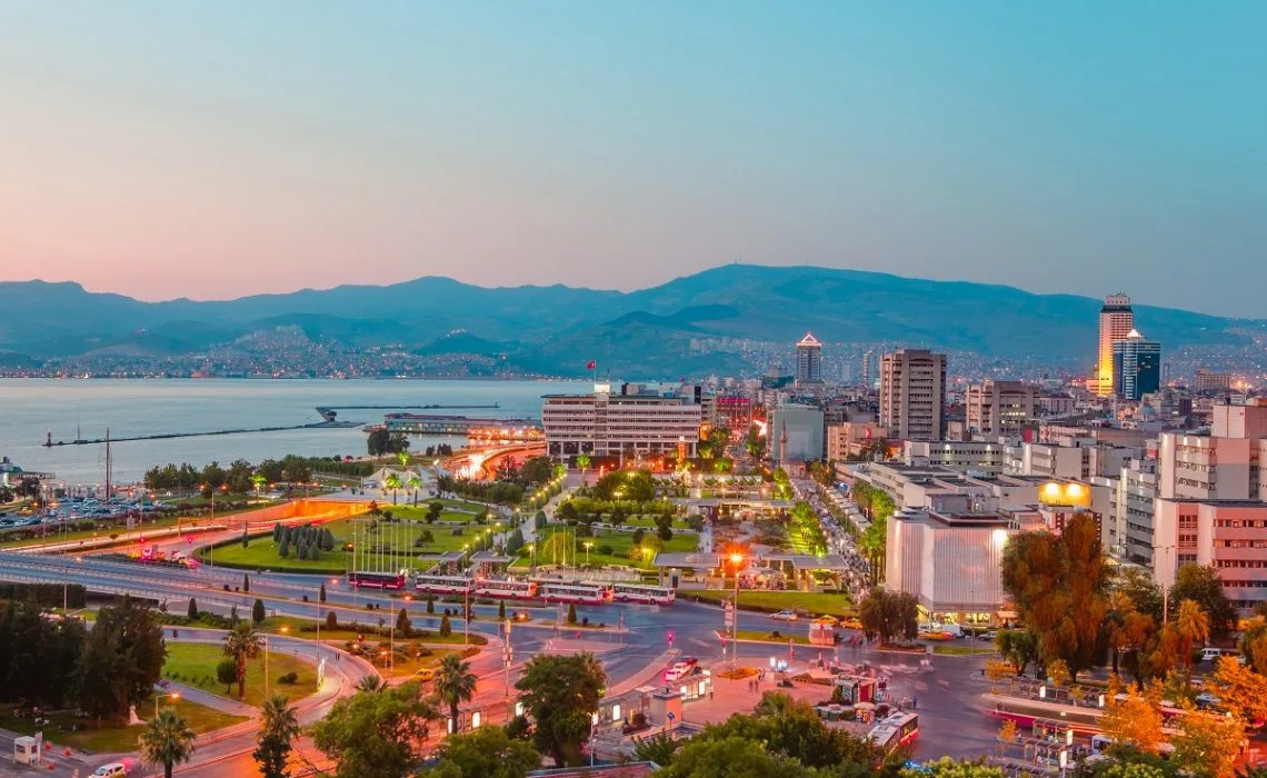 İzmir Demokrasi Üniversitesi