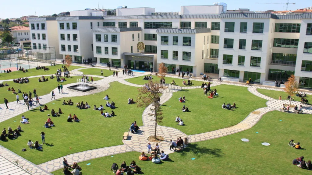 Biruni Üniversitesi