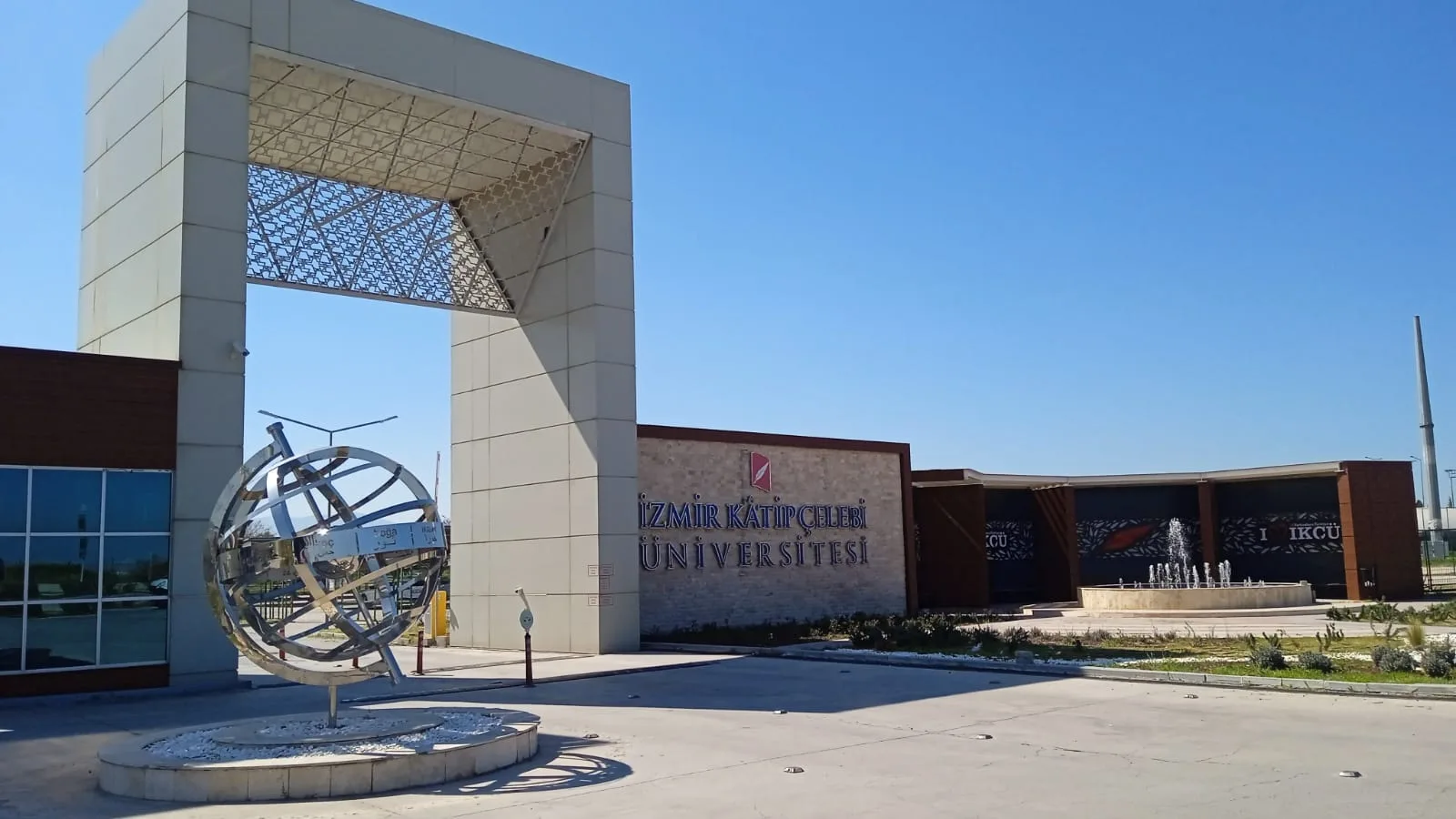 İzmir Kâtip Çelebi Üniversitesi