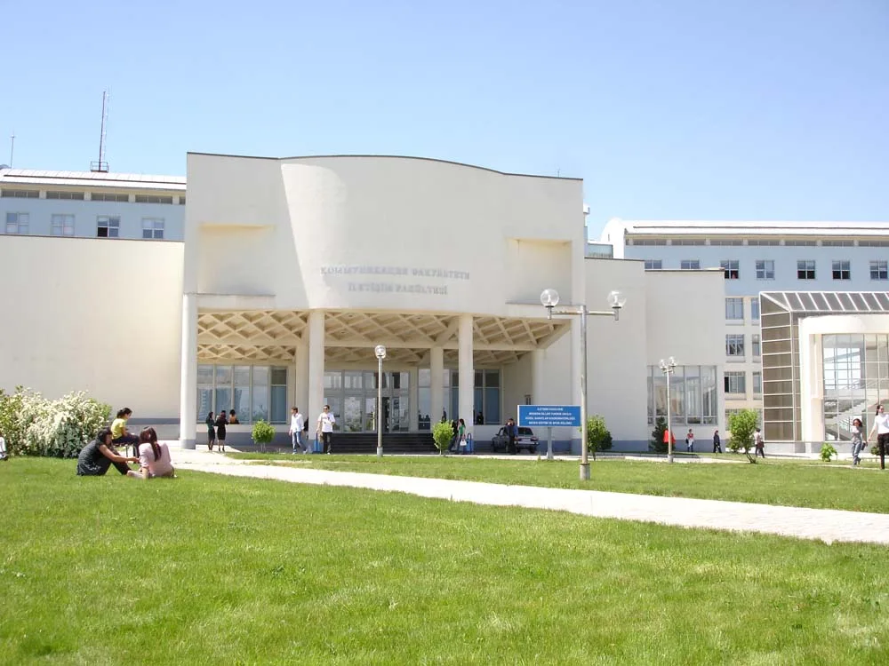 Kırgızistan-Türkiye Manas Üniversitesi